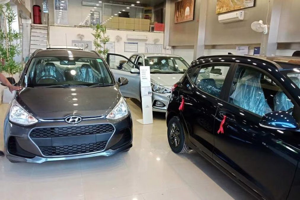 Survey Reveals Indian Buyers Favor Physical Dealerships Over Online Platforms for Car Purchases