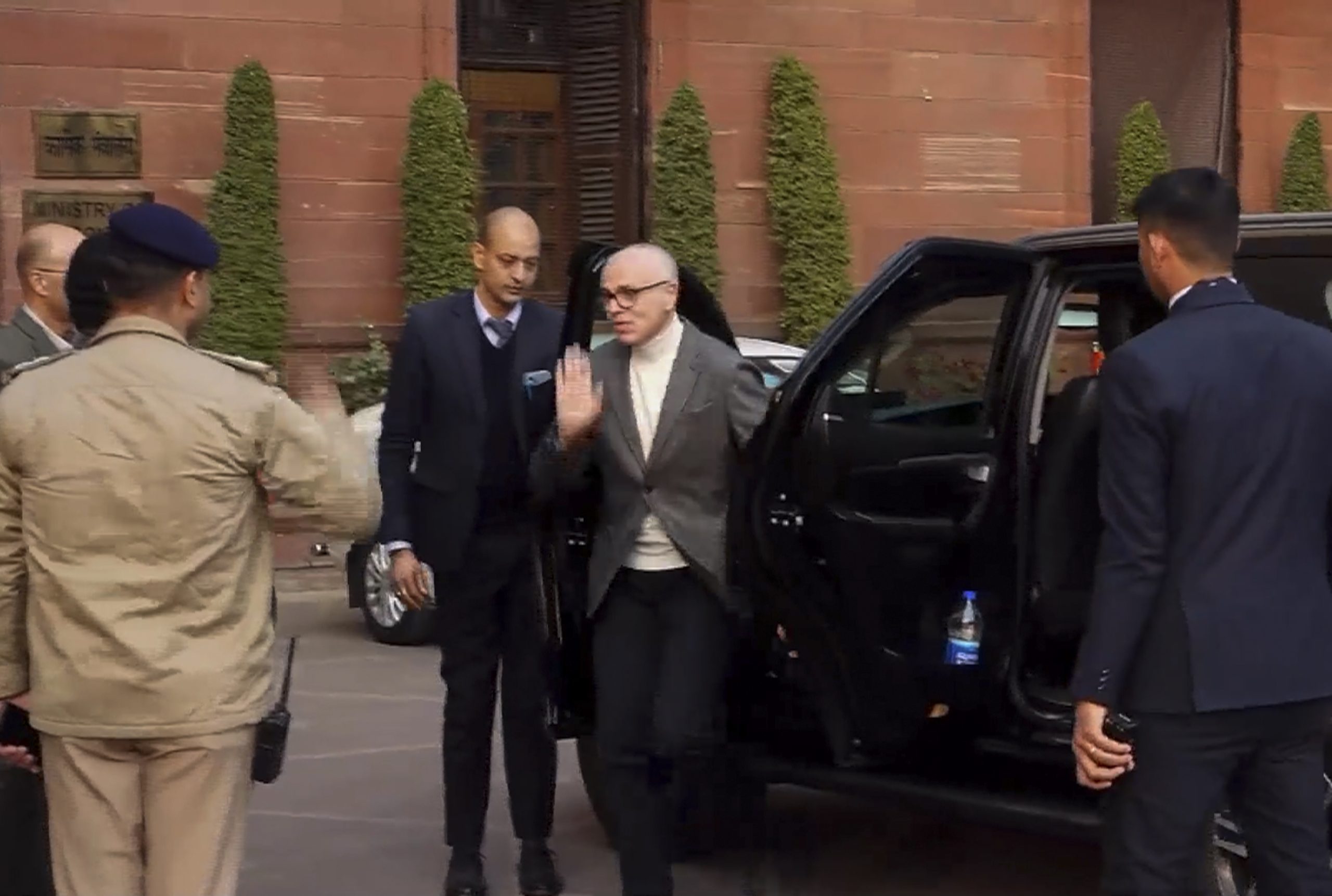 Omar Abdullah and Amit Shah Hold Meeting to Discuss Restoration of Statehood and Other Matters