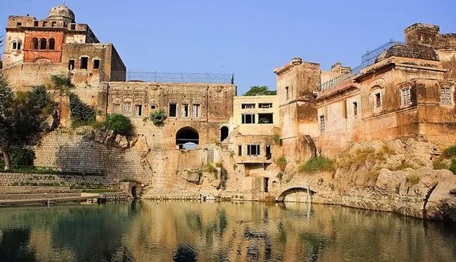 Approximately 70 Hindu Pilgrims Arrive in Pakistan from India to Undertake Religious Rituals at Katas Raj Temples