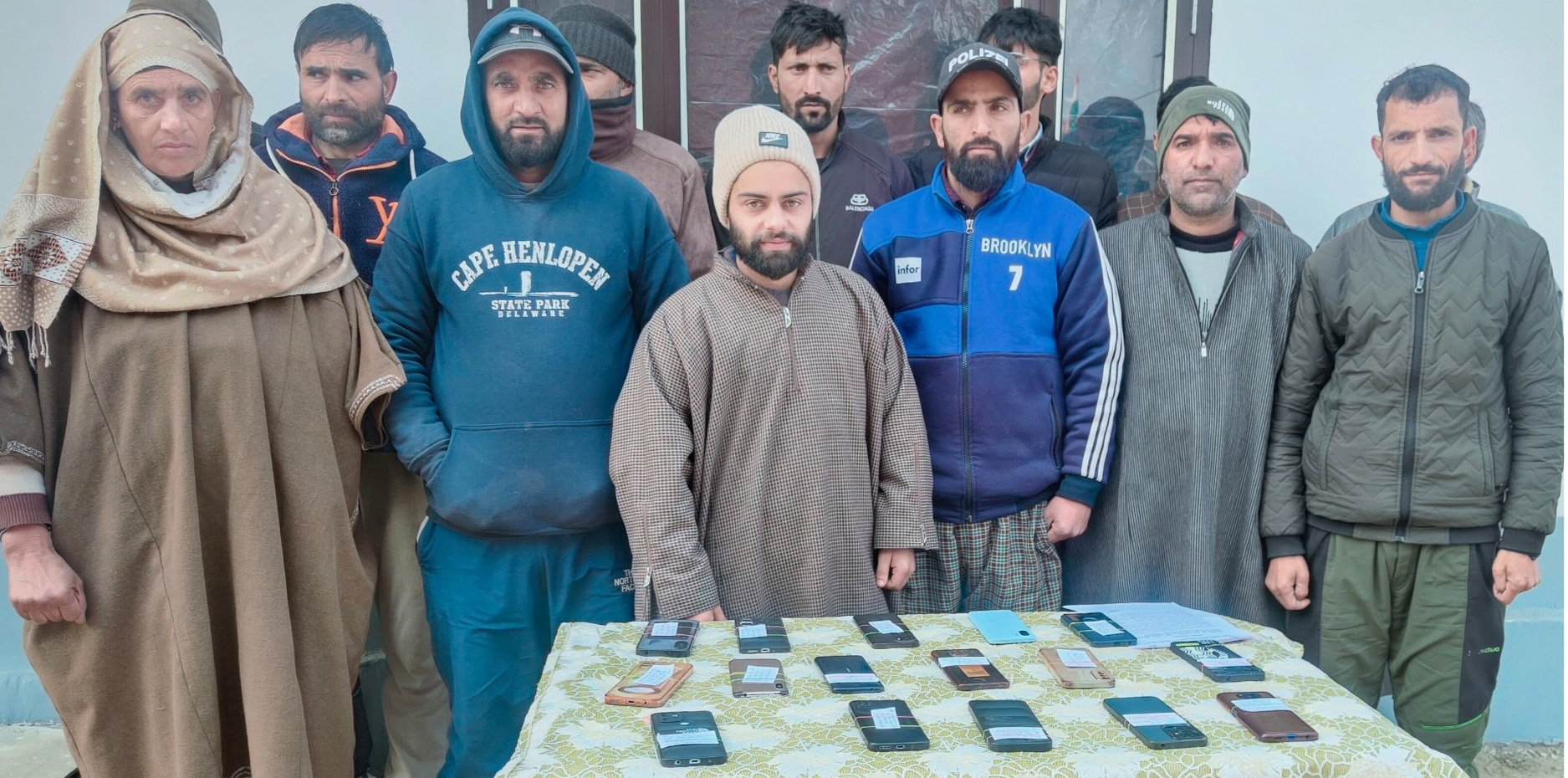 J&K Police Cyber Cell Seizes 30 Smartphones in Kulgam